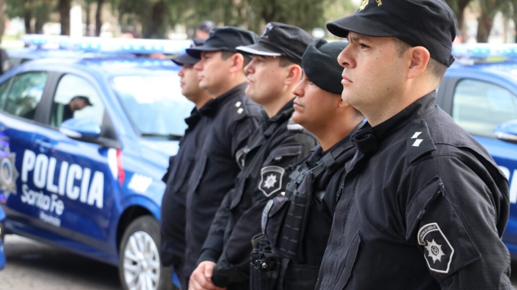LA PROVINCIA OTORGARÁ UN SUPLEMENTO ESPECIAL PARA REPONER EL UNIFORME POLICIAL