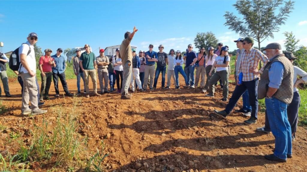 EL SENADOR ORFILIO MARCON REALIZO UN IMPORTANTE APORTE A JOVENES DEL NORTE QUE ESTUDIAN INGENIERIA AGRONOMA EN CORRIENTES