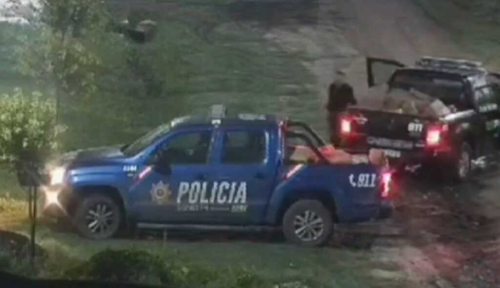 POLICHORROS: DETUVIERON A UN POLICIA E INVESTIGAN A OTROS 5 POR EL ROBO DE MERCADERIA A UN CAMION QUE VOLCO EN LA RUTA 11