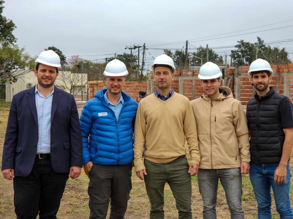 EL MINISTRO DE OBRAS PÚBLICAS LISANDO ENRICO VISITO VILLA OCAMPO