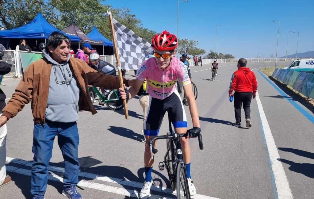 FRANCISCO DELTIN DE LAS TOSCAS FUE CAMPEON EN LA 4ª FECHA DEL INFANTO JUVENIL DE CICLISMO EN CATAMARCA