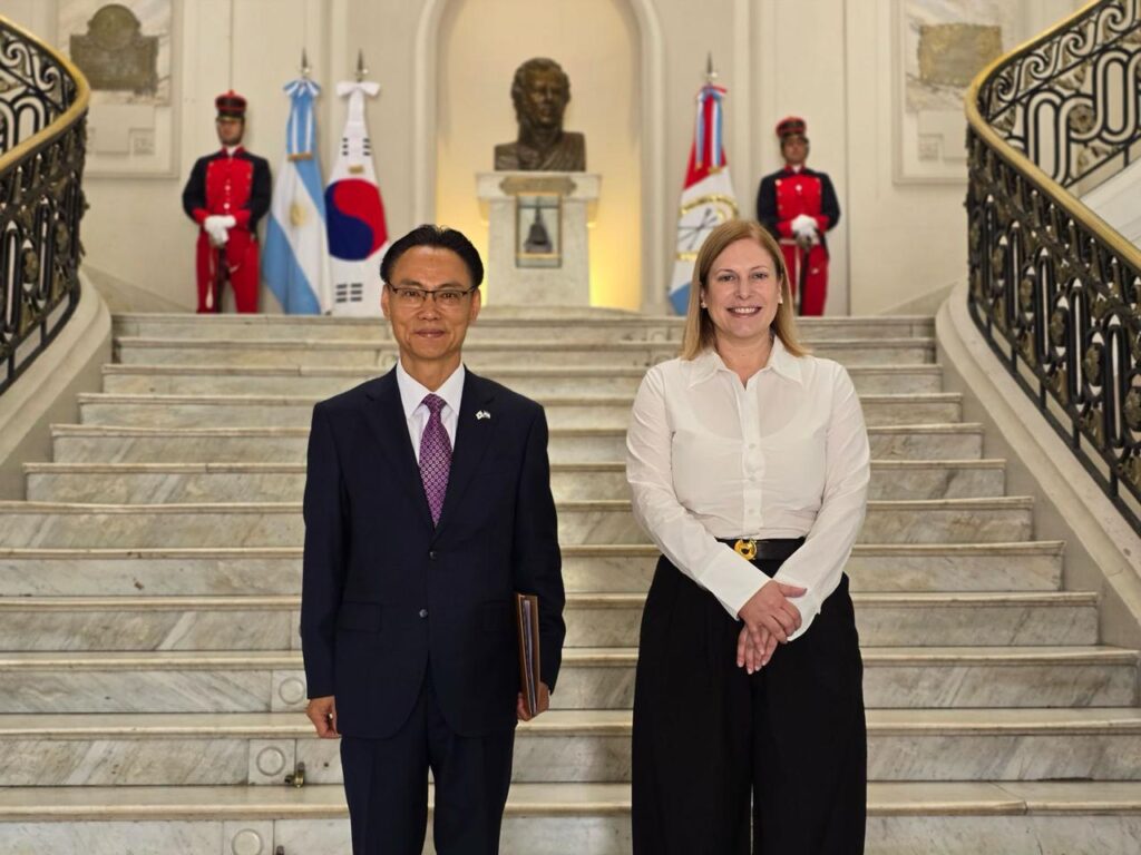 GISELA SCAGLIA RECIBIO AL EMBAJADOR DE COREA DEL SUR