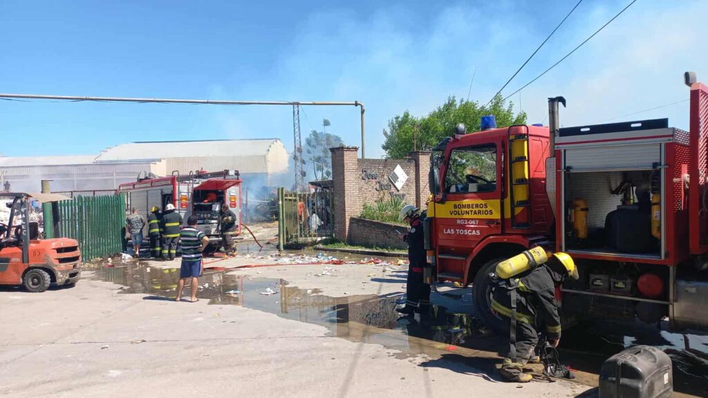 INCENDIO EN LA PAPELERA DE TACUARENDÍ: SE REGISTRARON SOLO DAÑOS MATERIALES