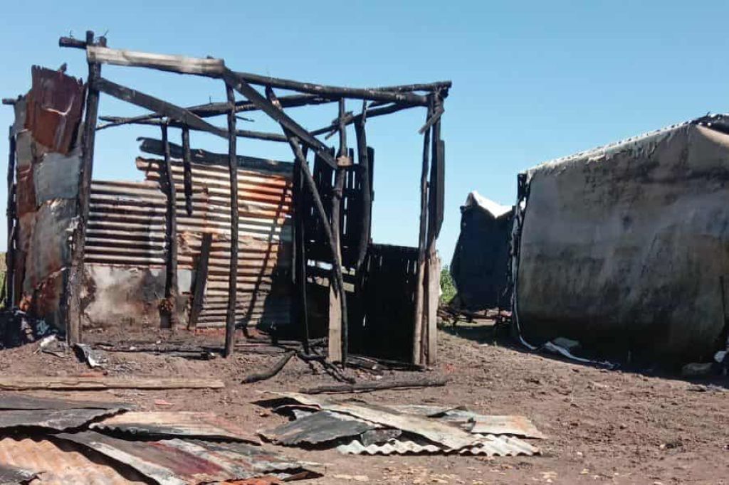 INCENDIO EN BARRIO SAN ISIDRO: UNA JOVEN PAREJA PERDIÓ TODO TRAS UN INCENDIO